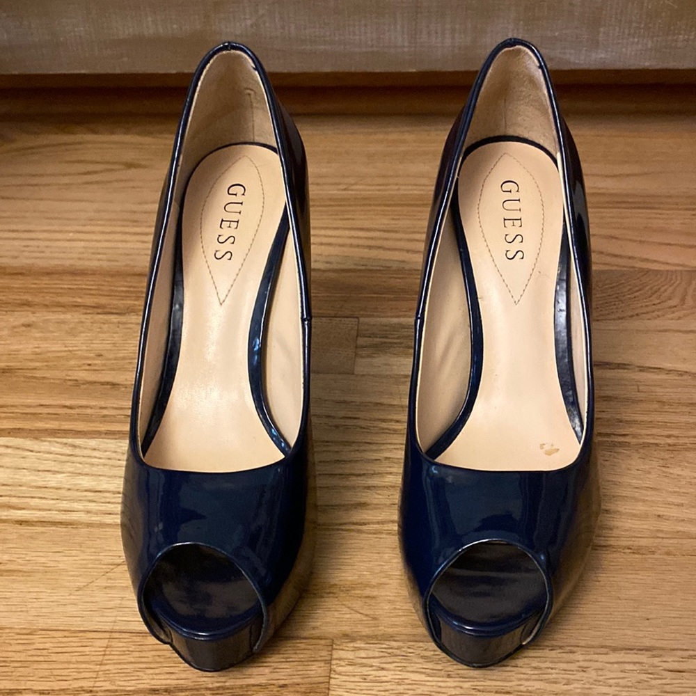 Guess high heel pumps